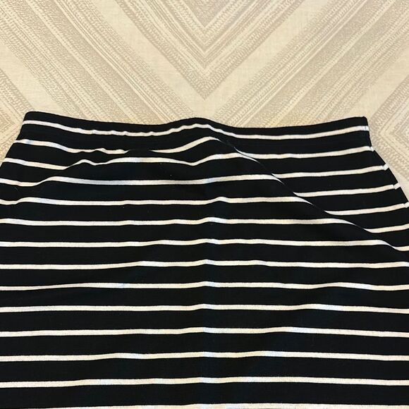 Max Studio Women’s Black and White Striped Skirt - Size S - Picture 2 of 5